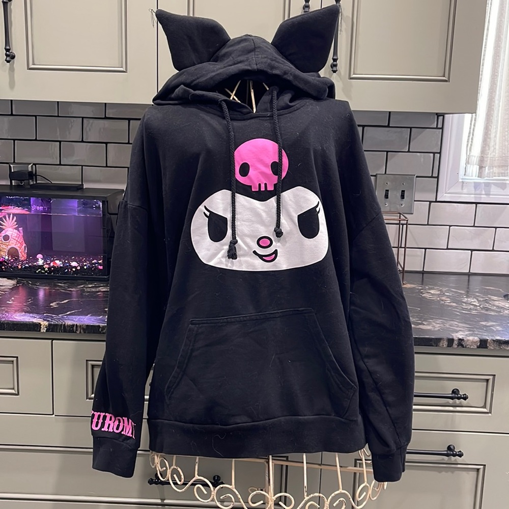 Hot Topic Black and Pink Kuromi Hoodie